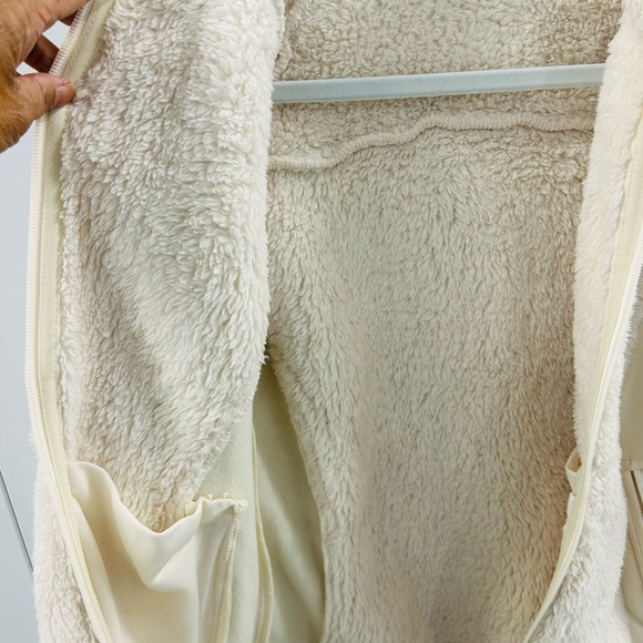 Columbia  Women’s Plush Fleece Jacket, Size XS, Cream - Picture 6 of 11